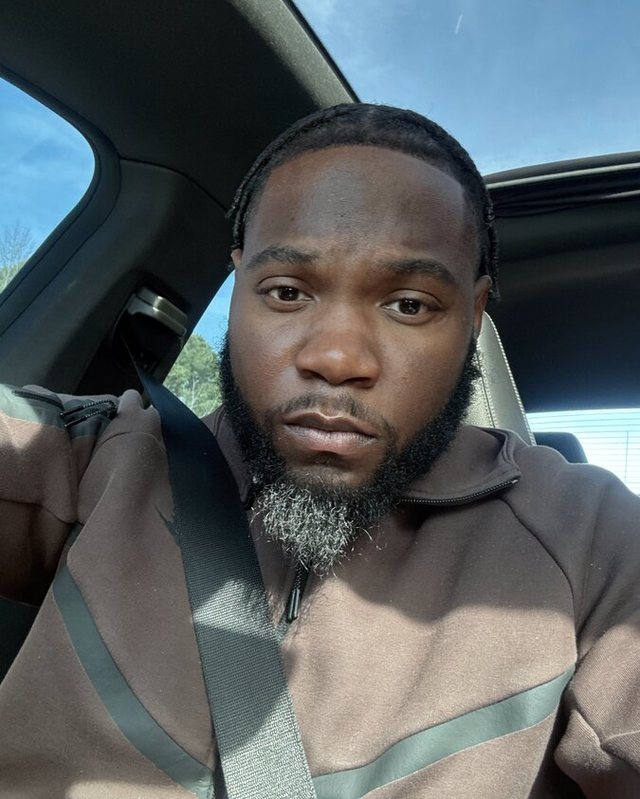 Makhi, Valor sales rep